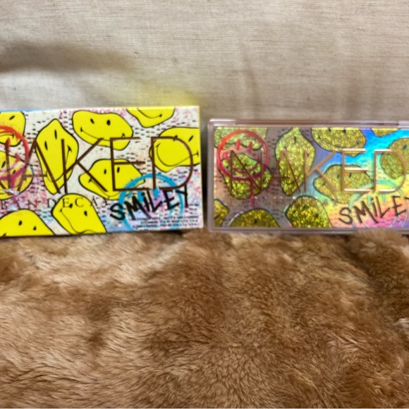 URBAND DECAY NAKED SMILEY PALETTE - Picture 2 of 4